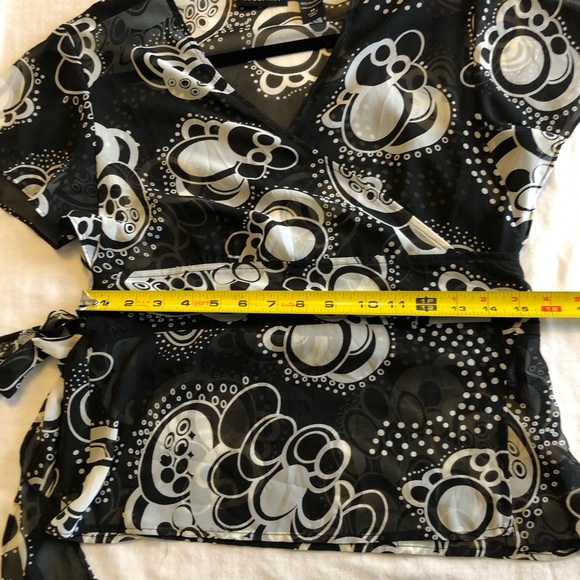 New York & Company Side Tie Wrap Blouse Black and White Size M - Picture 5 of 8